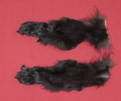 Picture of this lot Tanned Wolf Heads, Feet, Tails, Pieces